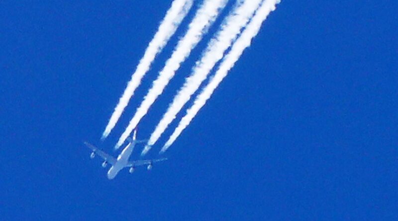Climat : Londres et Google luttent contre les traînées de condensation des avions