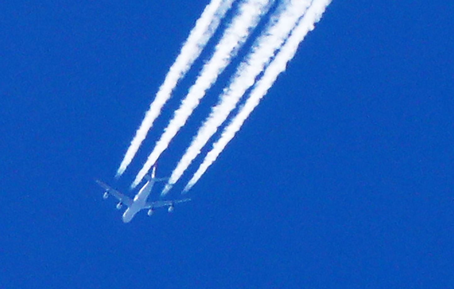 Climat : Londres et Google luttent contre les traînées de condensation des avions