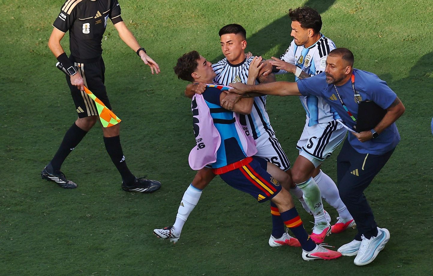 Coupe du monde 2026 : Leandro Paredes suspendu dix matchs après la finale contre l'Espagne