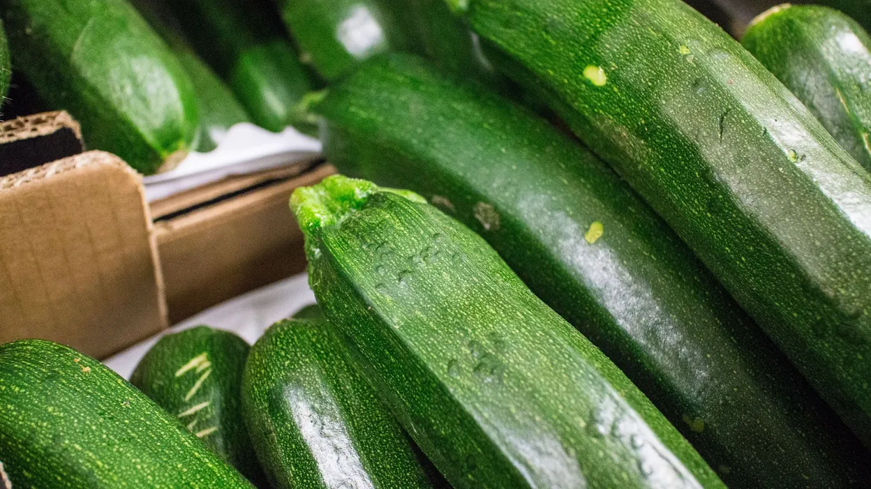 Courgettes rappelées : un pesticide interdit depuis 40 ans encore présent.