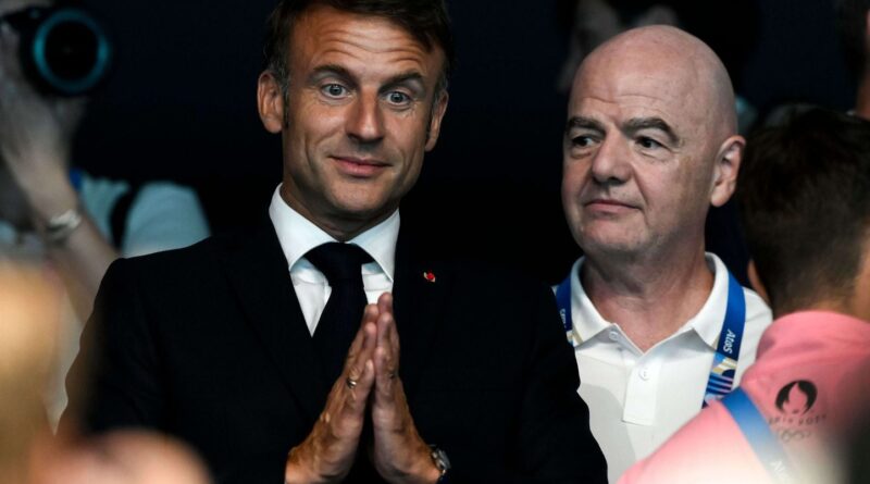 Crise à la Fifa : Emmanuel Macron met la pression sur Gianni Infantino.