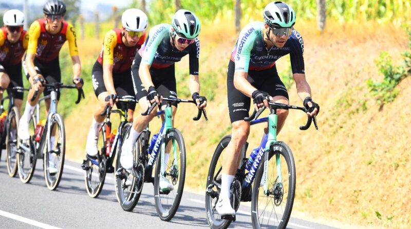 Cyclisme : Emilien Jacquelin, coéquipier modèle, débuts professionnels encourageants malgré une fin difficile