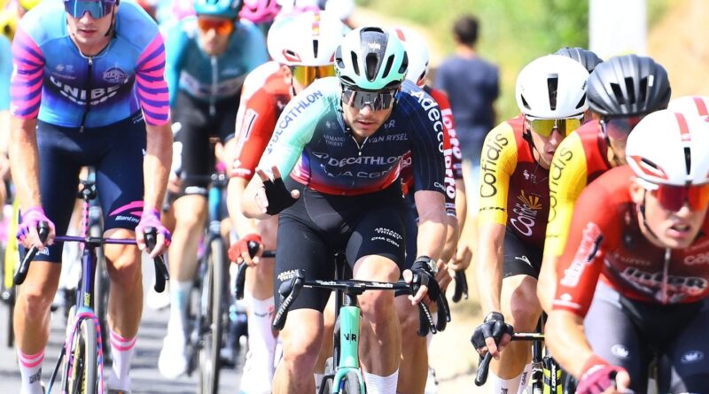 Cyclisme : Emilien Jacquelin, « pleinement épanoui », abandonne le biathlon cette saison