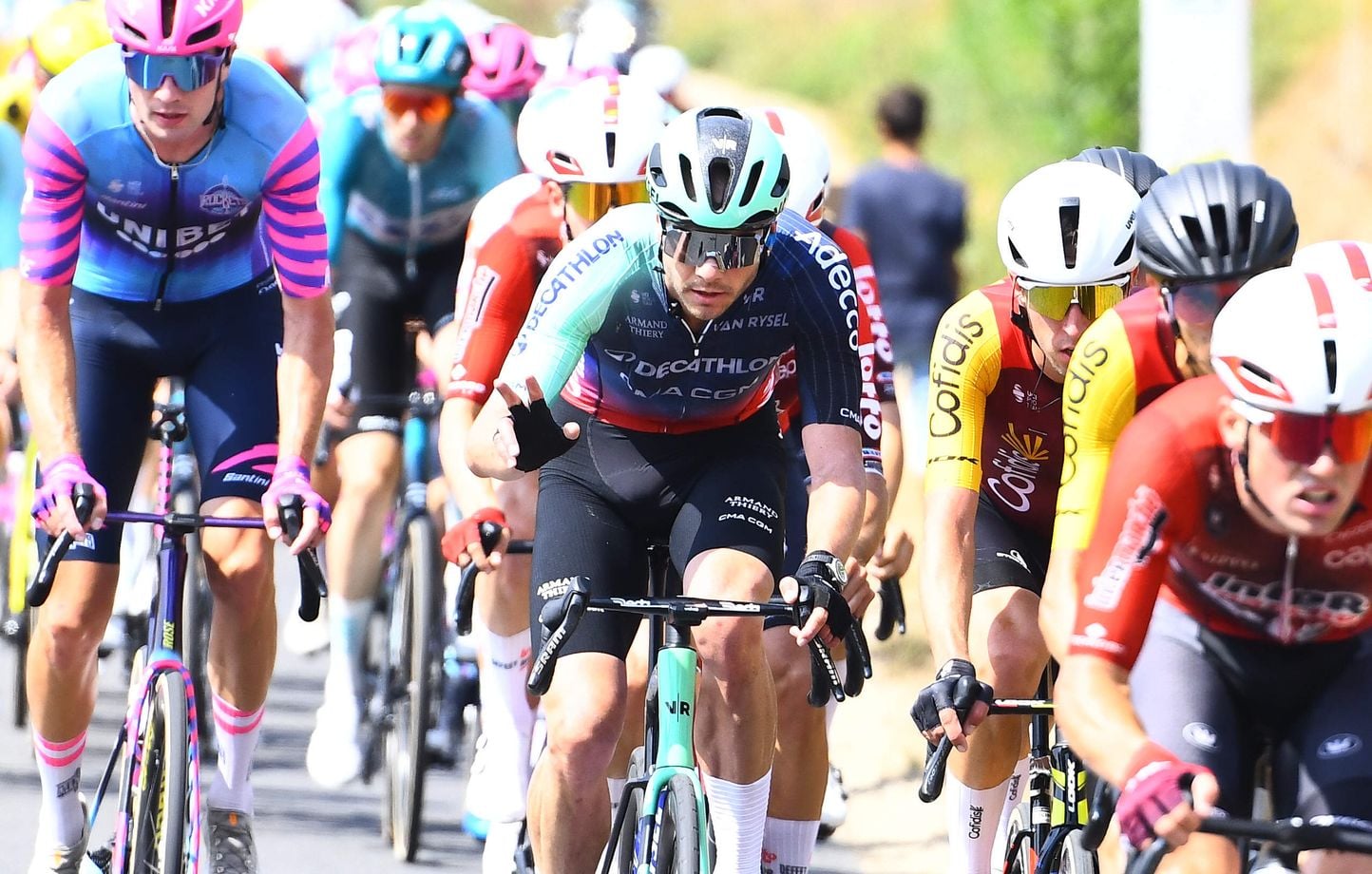 Cyclisme : Emilien Jacquelin, « pleinement épanoui », abandonne le biathlon cette saison