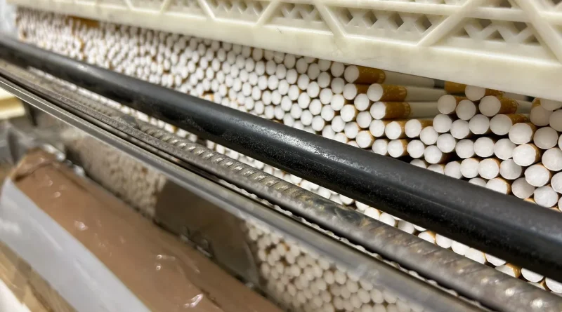 Démantèlement d'une importante fabrique clandestine de cigarettes à Monceau-sur-Sambre
