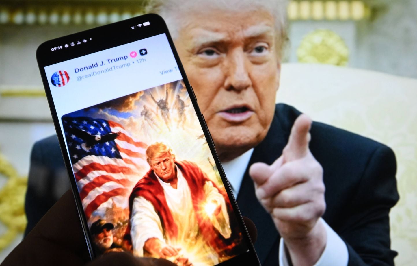 Des associations attaquent Trump pour son service Truth API et abonnement exorbitant