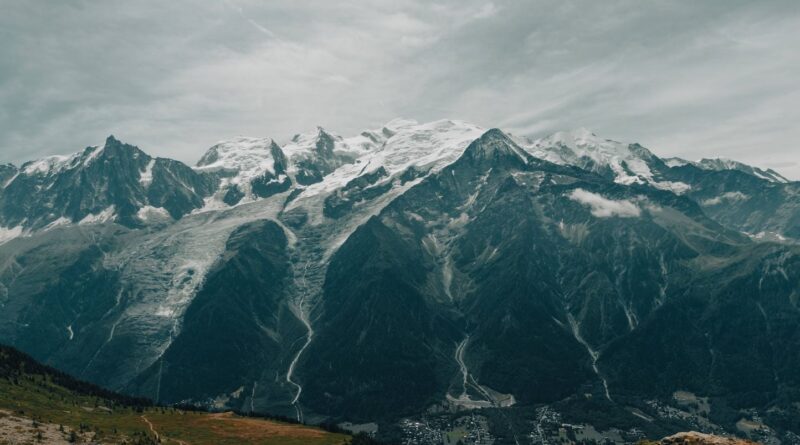 Deux morts dans le massif du Mont-Blanc : randonnée et speed riding en cause