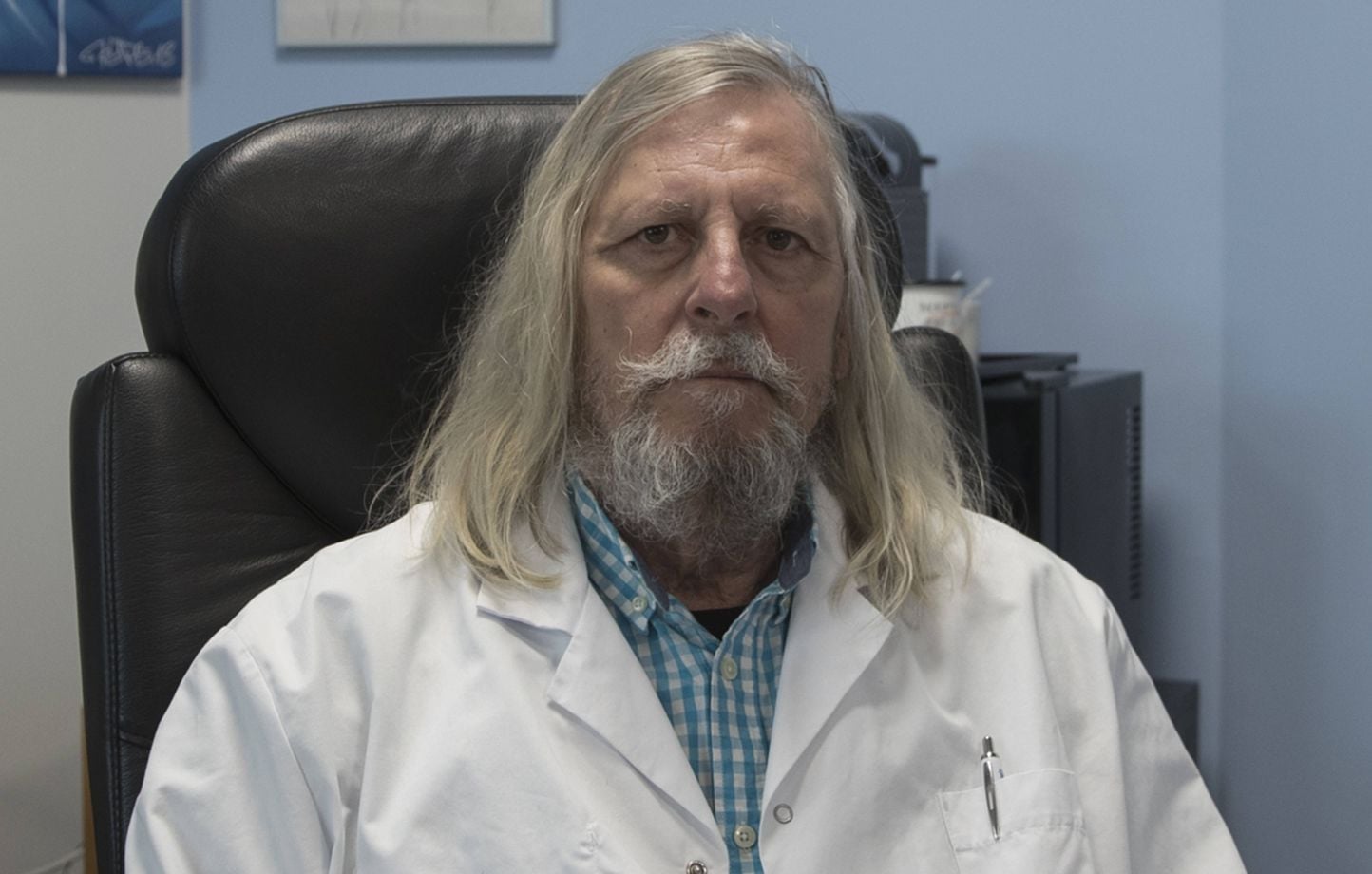 Didier Raoult et l’IHU de Marseille accusés de 30 ans de manquements éthiques