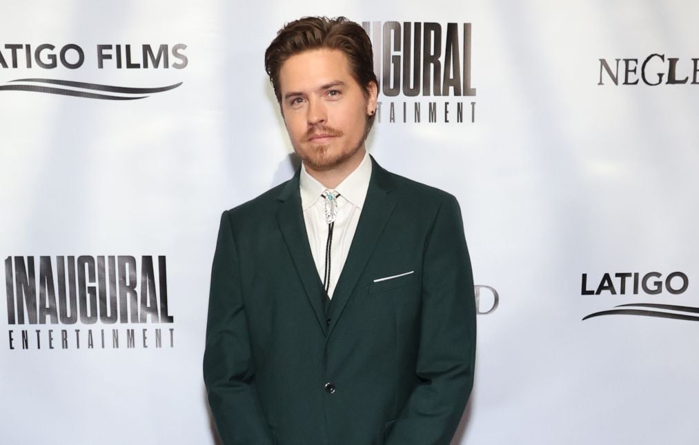 Dylan Sprouse stoppe la cigarette après sa rencontre avec David Lynch.