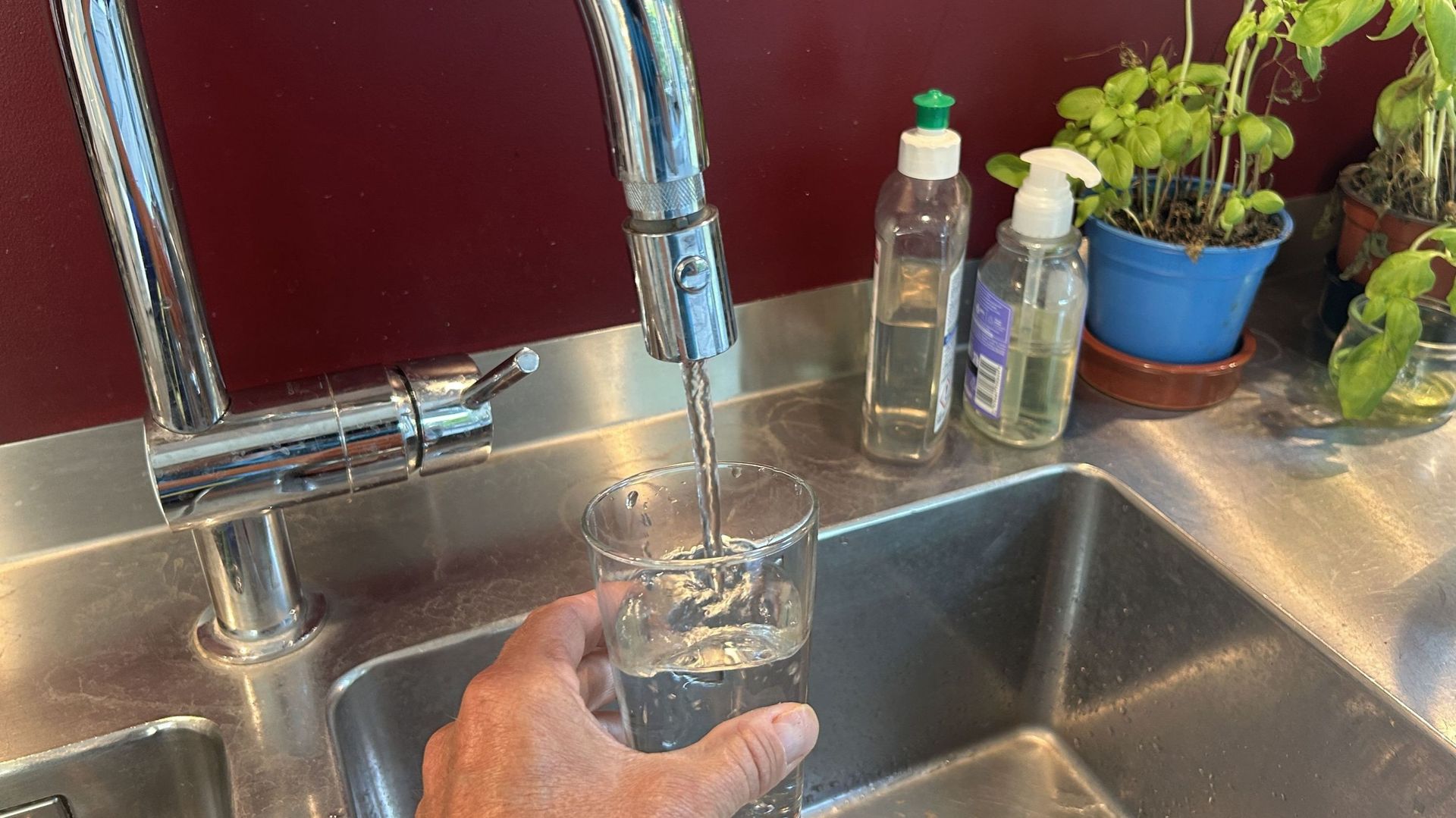 Eau froide : pourquoi n'est-elle pas froide et faut-il s'inquiéter ?