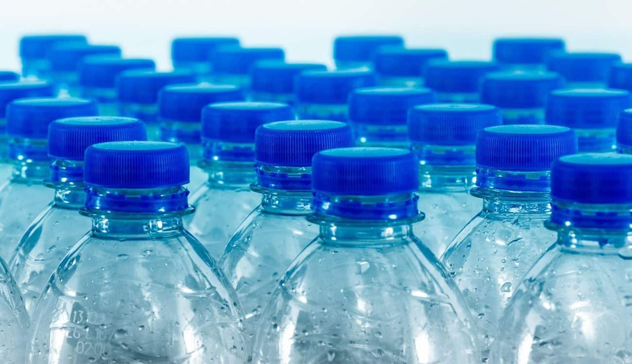 Eau minérale embouteillée : producteurs démentent hausse des prix, accusent distributeurs