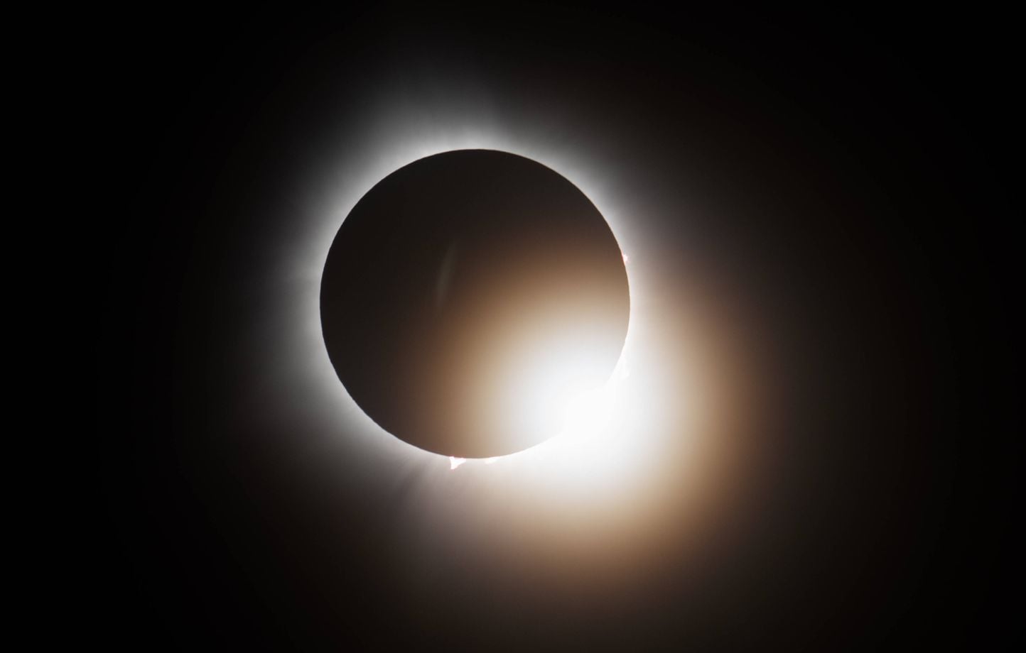 Eclipse solaire du 12 août : Où la regarder en direct et sans lunettes ?