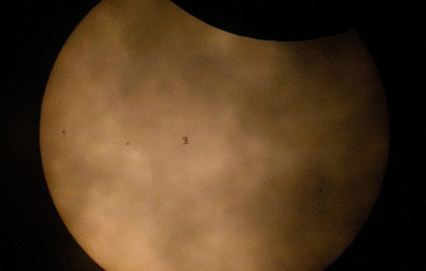 Eclipse solaire du 12 août : photo incroyable de l’ISS devant le Soleil