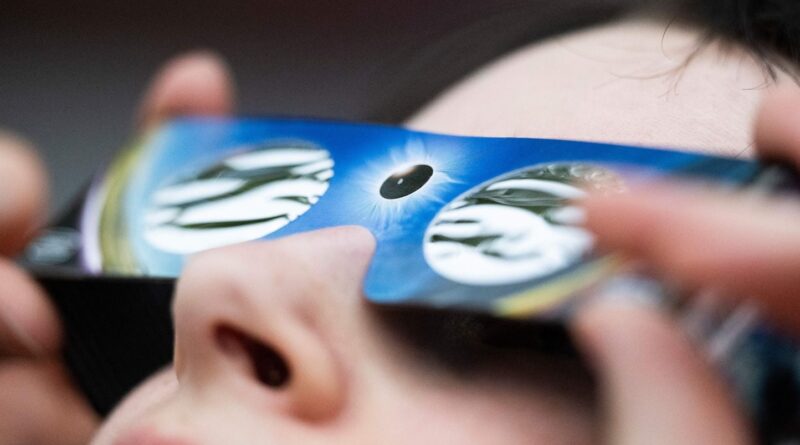 Éclipse solaire du 12 août : Risque avec des lunettes non conformes