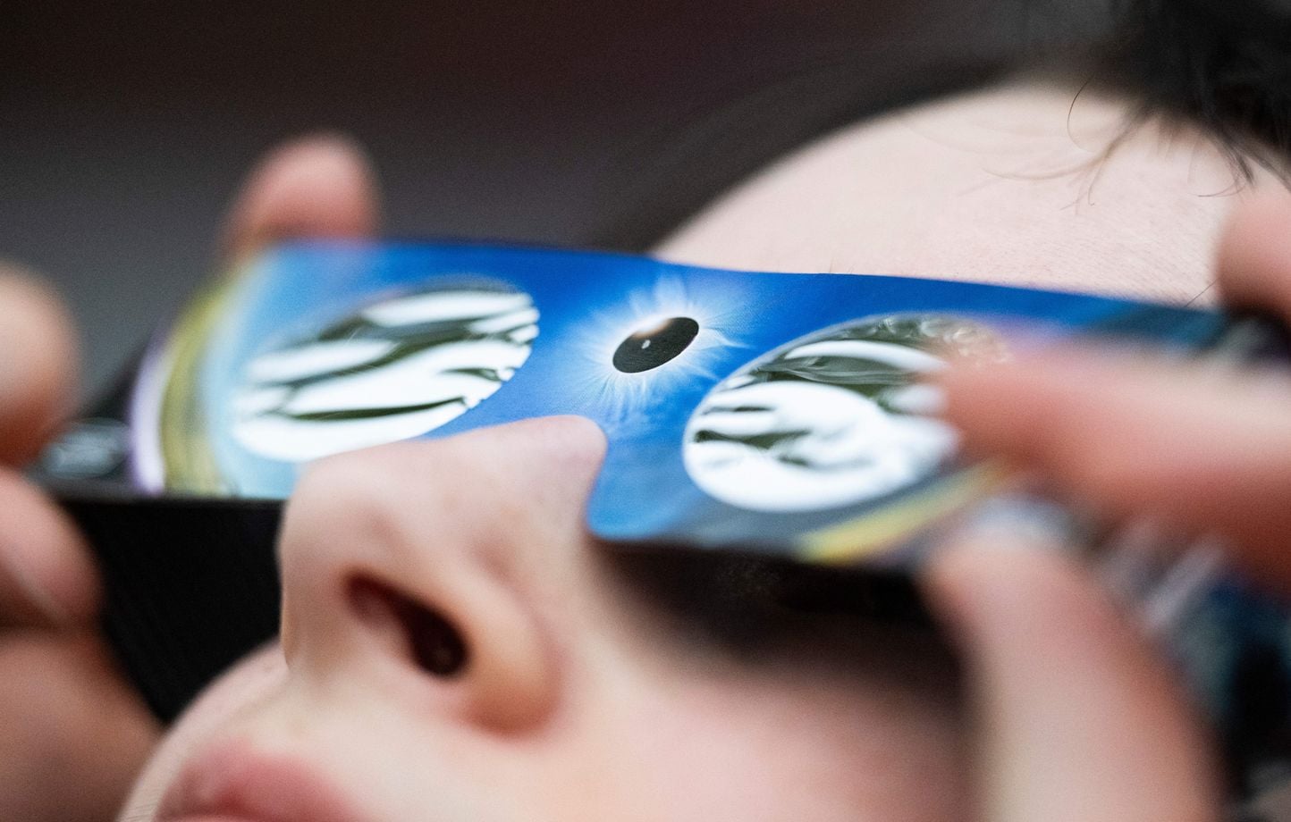 Éclipse solaire du 12 août : Risque avec des lunettes non conformes