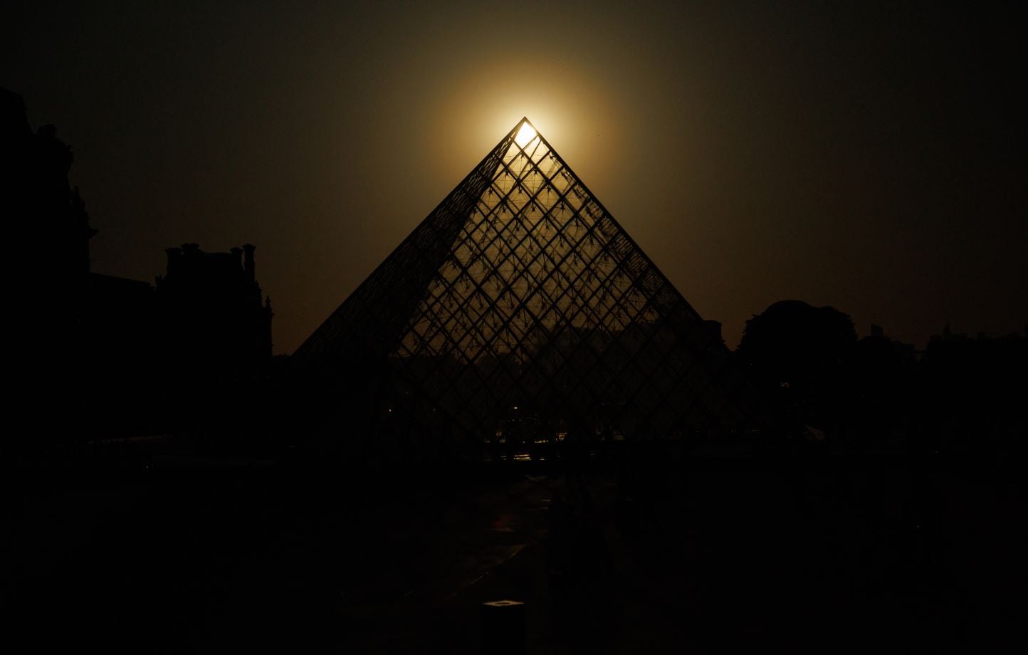 EN IMAGES. Une éclipse solaire obscurcit une partie de l’Europe… Photos d’un moment magique