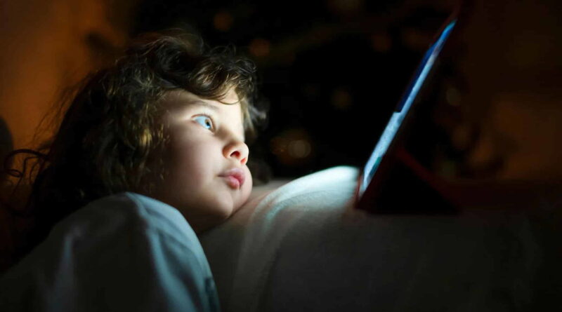 Enfants : dangers des réseaux sociaux et de l'intelligence artificielle alertés