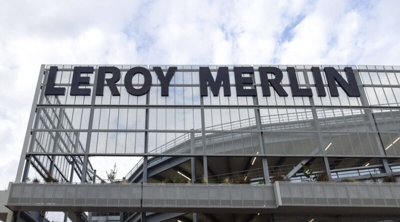Espagne : Leroy Merlin doit réintégrer une caissière licenciée après vol d'argent par des clients.