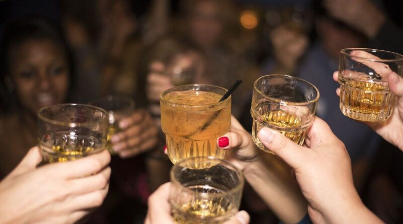 Espagne : Un homme en arrêt maladie pour anxiété surpris à travailler dans un bar