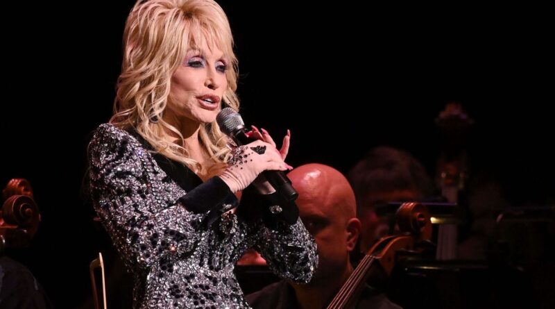 Etats-Unis : Dolly Parton, légende de la musique country, est décédée à 80 ans.