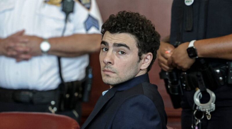 Etats-Unis : La justice new-yorkaise reporte le procès de Luigi Mangione après ses aveux.