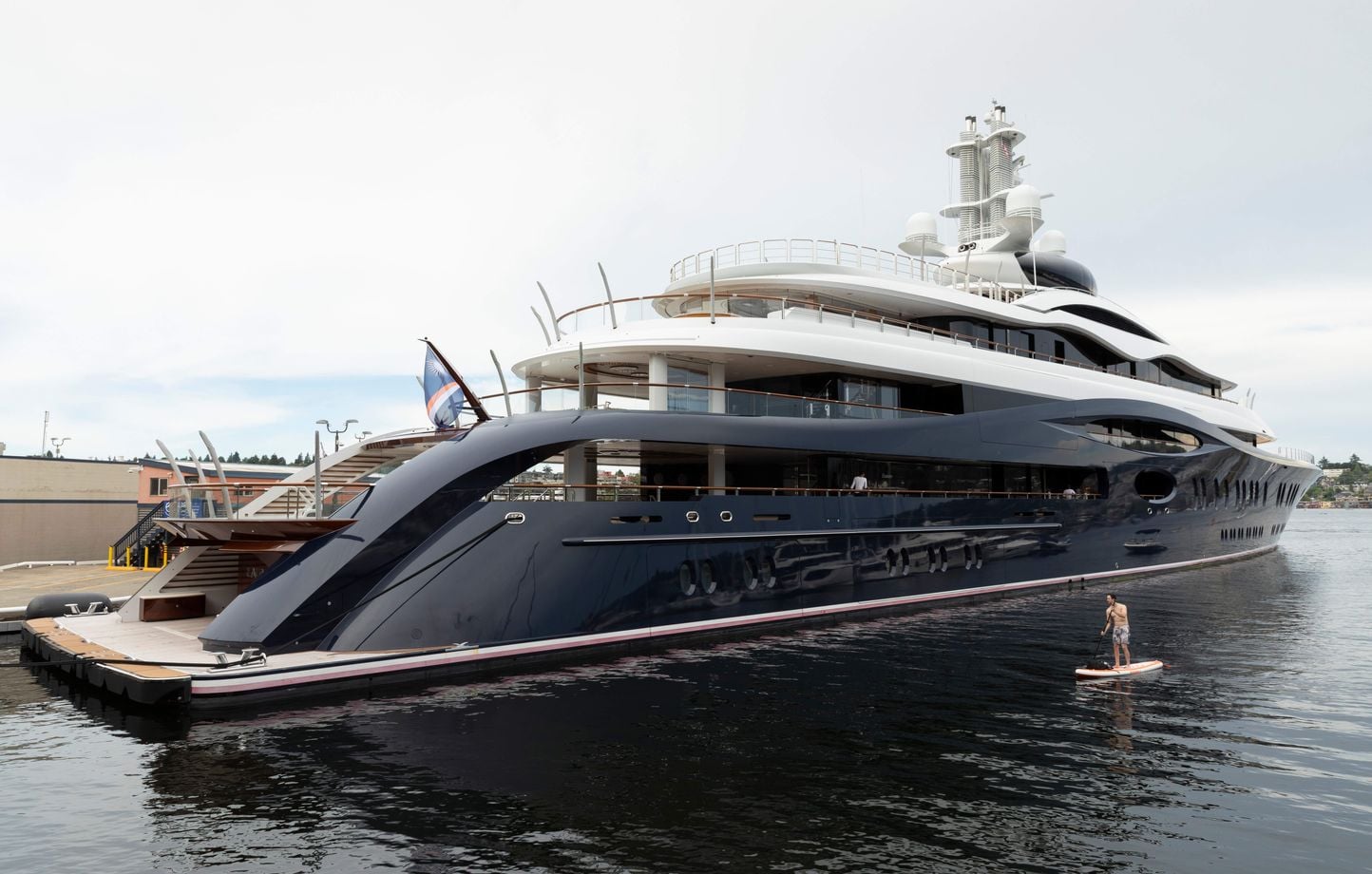 Etats-Unis : Le yacht Mark Zuckerberg n’a pas aidé un bateau en détresse, alerte tardive.