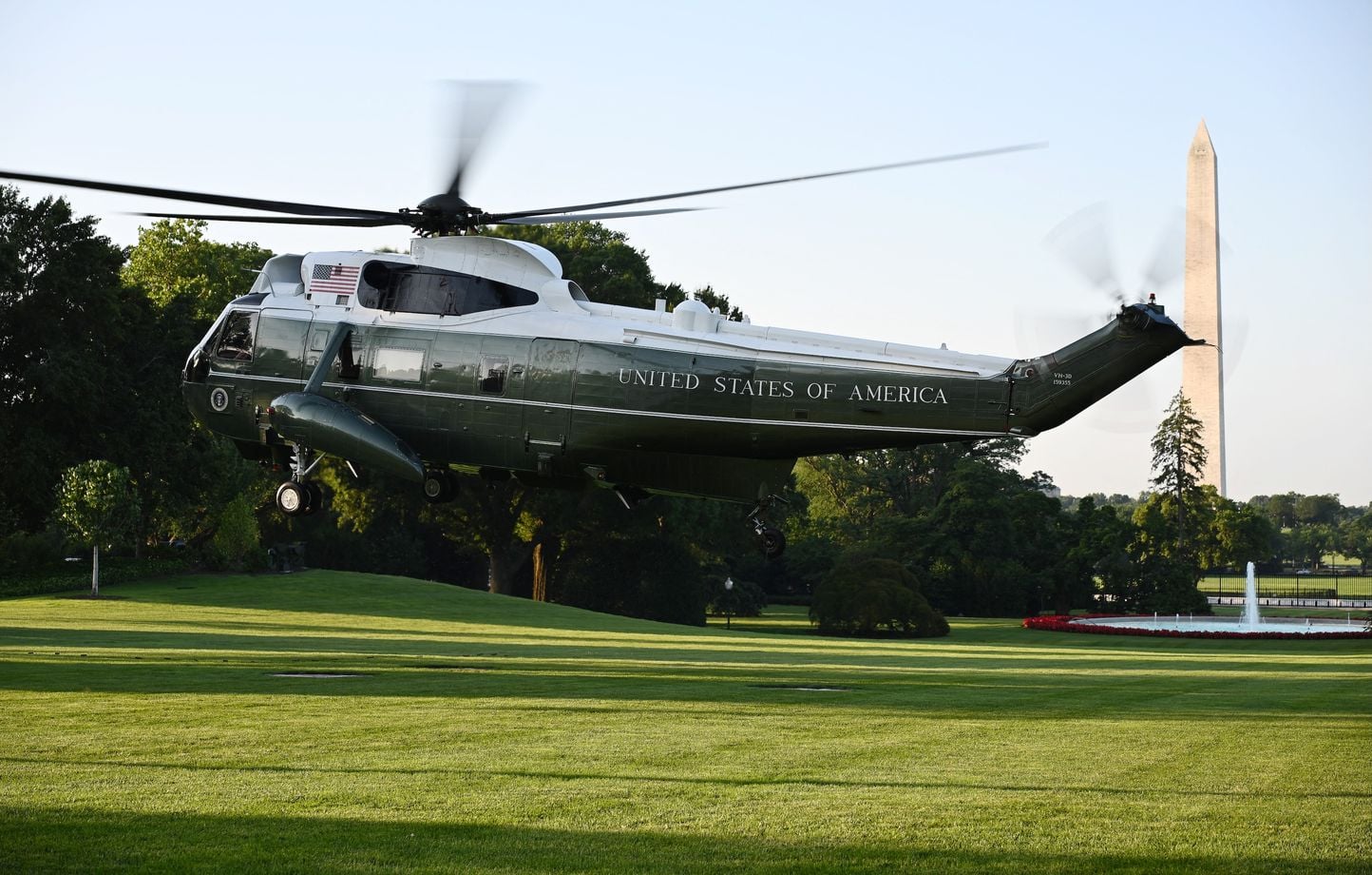 Etats-Unis : L'hélicoptère Marine One de Donald Trump frôle un avion à Washington