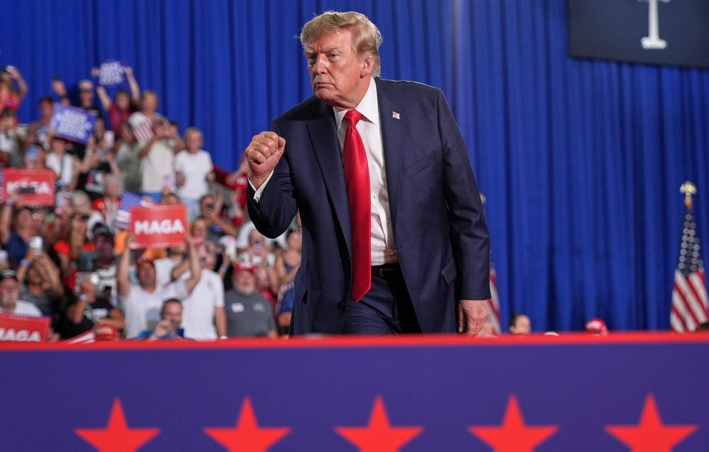 Etats-Unis : Trump détourne l'attention de l'Iran et de l'inflation.
