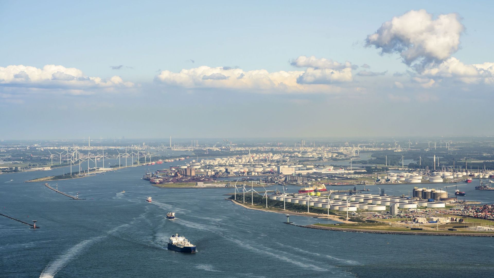 Explosion dans le port de Rotterdam : un mort et plusieurs blessés