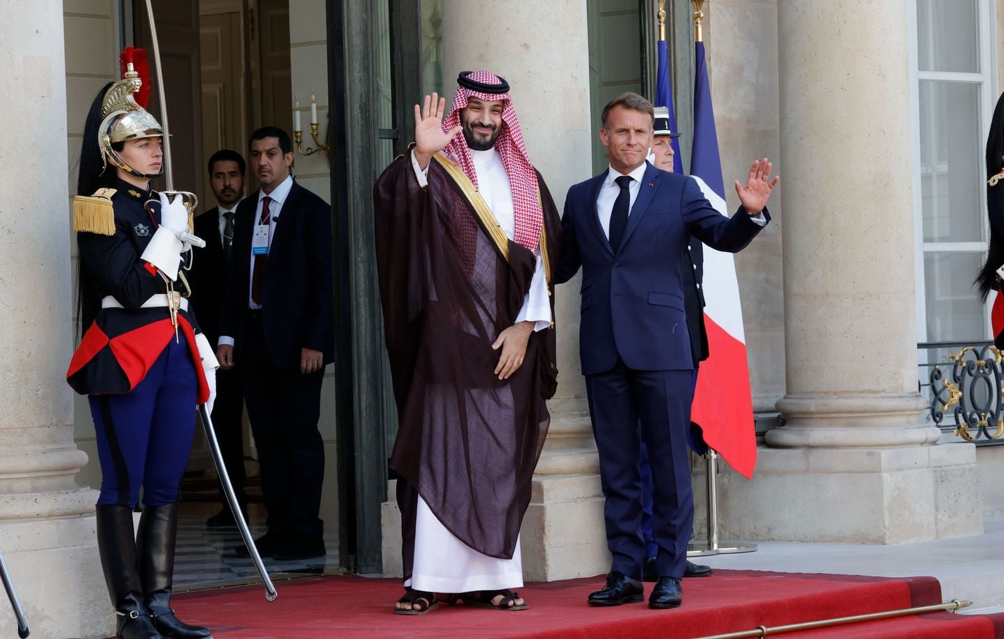 Fausse vidéo de la rencontre entre Emmanuel Macron et Mohammed ben Salmane à Paris.