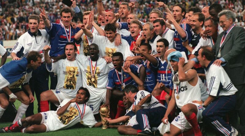 France 98 : Marie-George Buffet admet l'interruption des contrôles inopinés des Bleus avant le Mondial.
