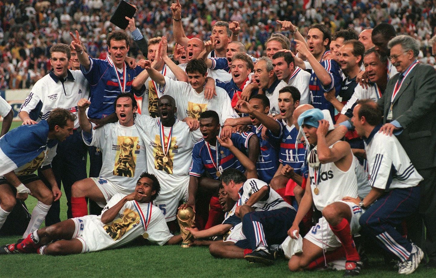 France 98 : Marie-George Buffet admet l'interruption des contrôles inopinés des Bleus avant le Mondial.