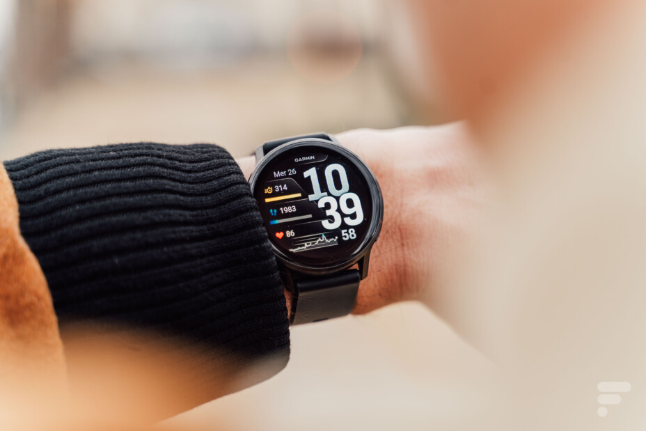 Garmin évoque la Fenix 9 : fin de l’acier, retrait du Microled, absence d’Enduro 4.