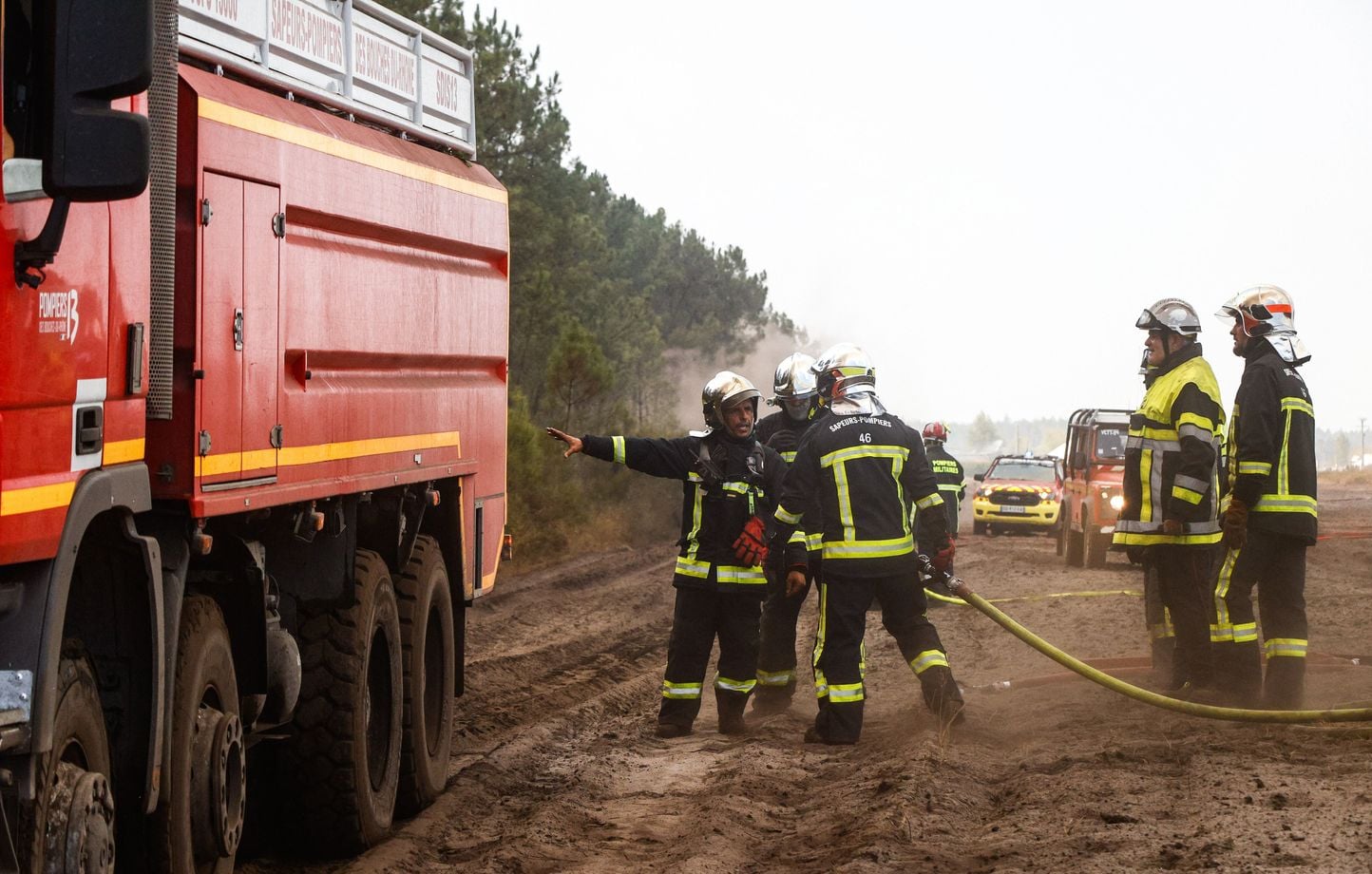 Gironde : Un mineur mis en examen pour avoir jeté un mégot, causant la mort de deux pompiers