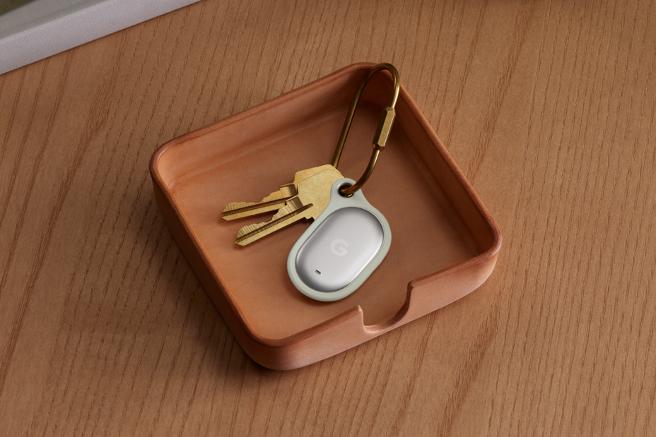Google dévoile son premier traqueur Bluetooth, le Pixel Tag, pour rivaliser avec l'AirTag d'Apple.