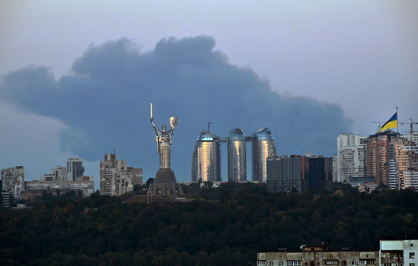 Guerre en Ukraine EN DIRECT : Frappe russe près de Kiev, 27 morts.
