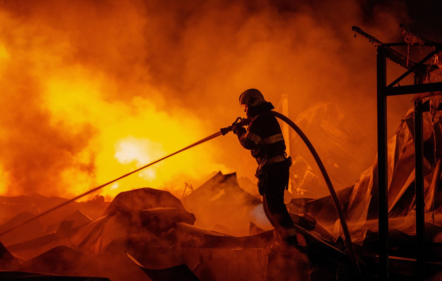 Guerre en Ukraine : Frappes russes nocturnes tuent au moins 15 à Kiev.