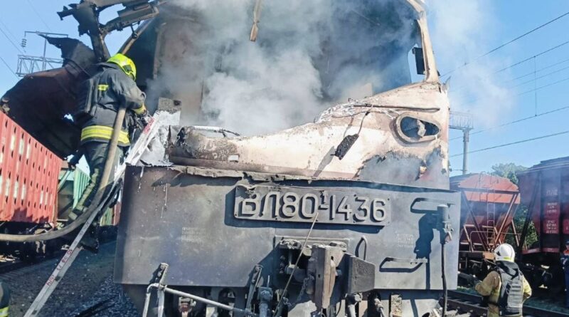 Guerre en Ukraine : Moscou attaque deux trains, Kiev immobilise une raffinerie russe pour des mois