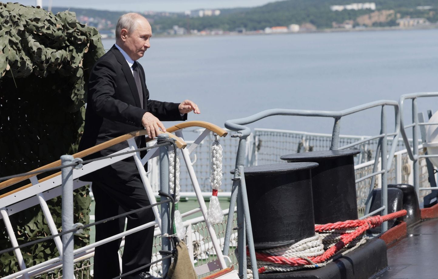 Guerre en Ukraine : Poutine menace les navires occidentaux, soldats ukrainiens manquent d’eau et de nourriture