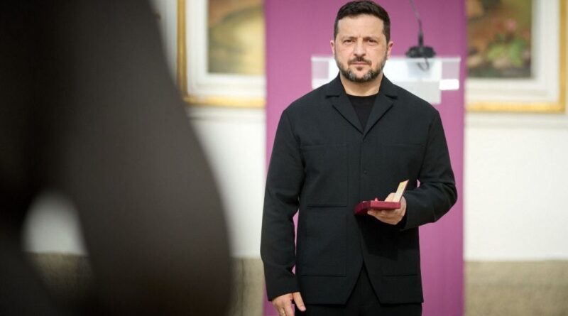 Guerre en Ukraine : Quatre morts dans une attaque russe, affaire de corruption pour une proche de Zelensky.