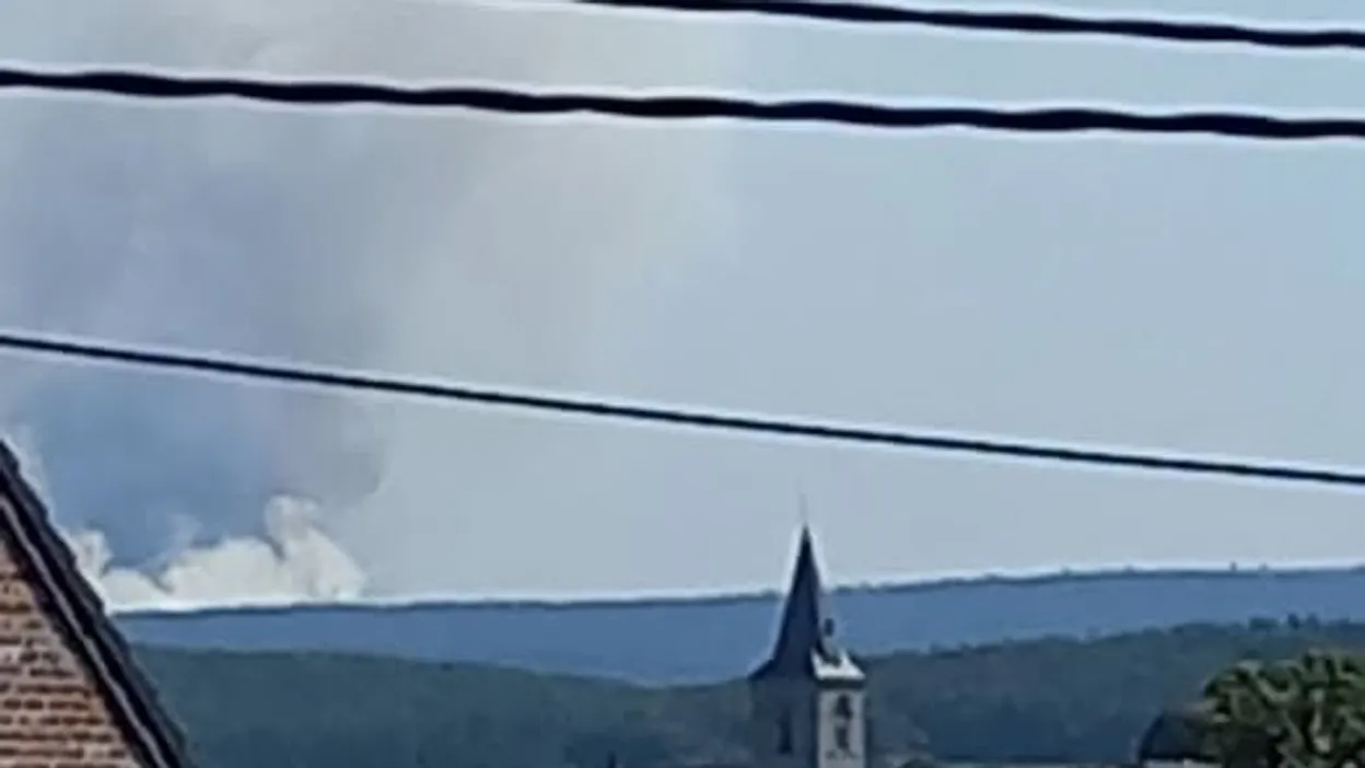 Incendie dans les Fagnes : feu à 10 km/h, hélicoptères inactifs la nuit