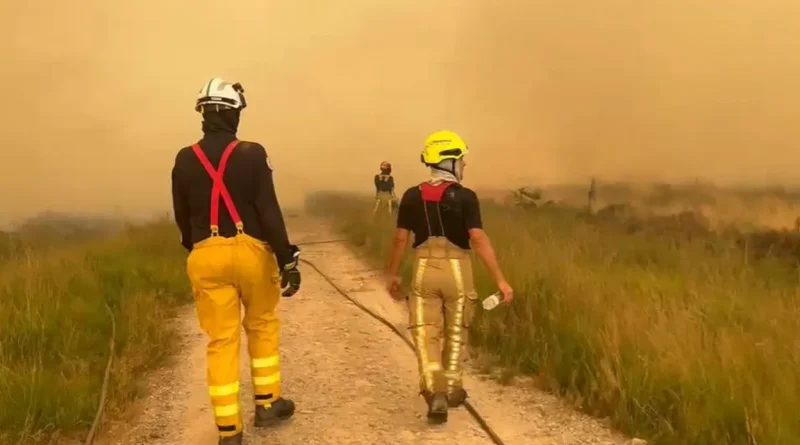 Incendie dans les Fagnes : fumées jaunes et épaisses sur des kilomètres