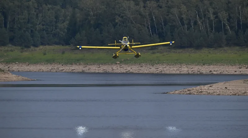 Incendie dans les Fagnes : navigation sur le canal Albert interrompue pour avions suédois