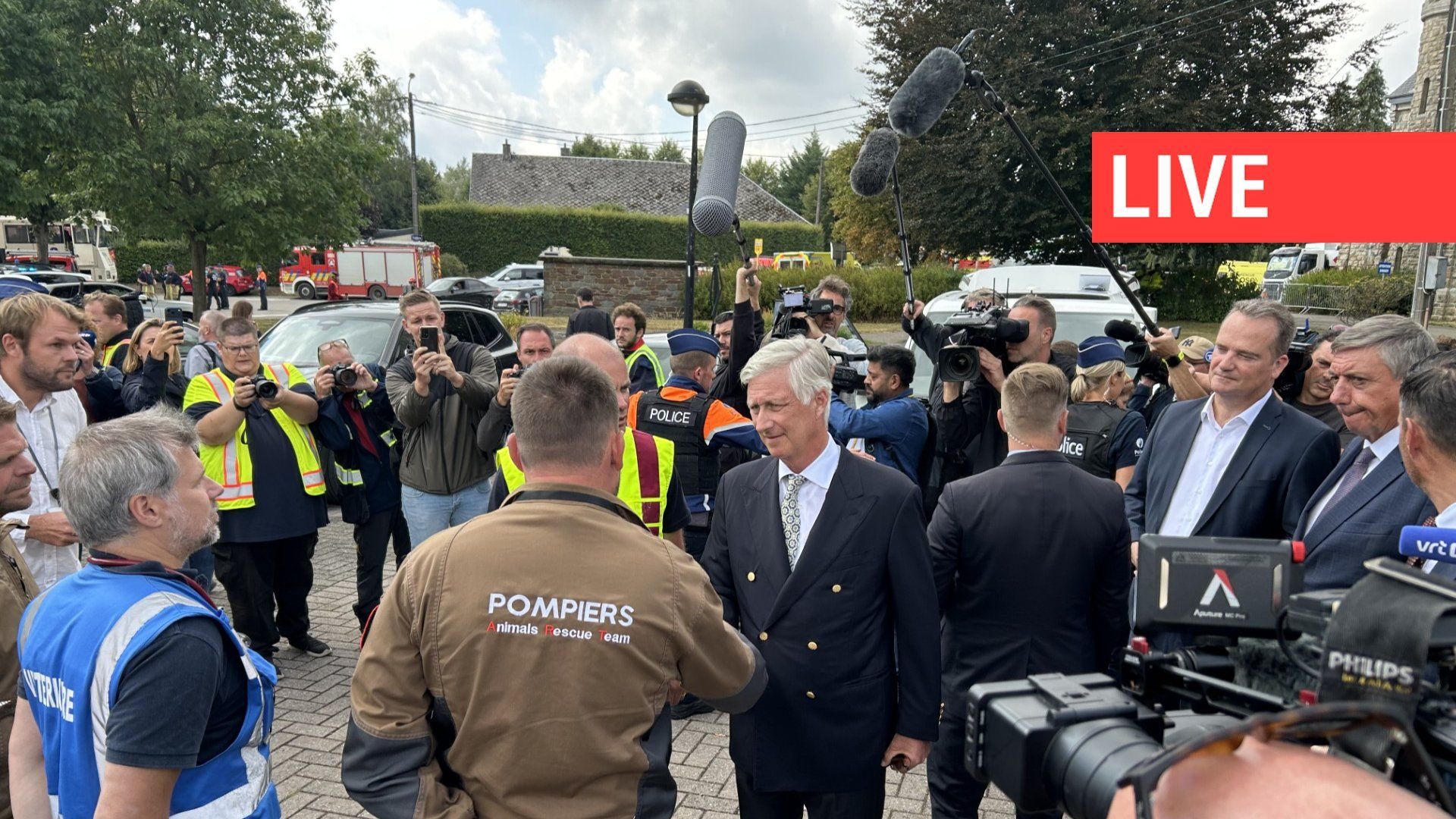 Incendie dans les Hautes Fagnes : le roi Philippe rend hommage aux secours à Sourbrodt.
