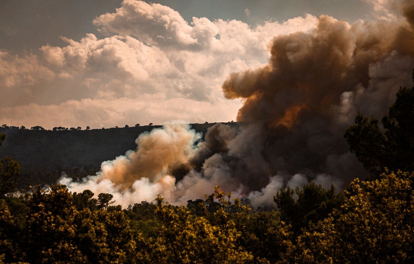 Incendies dans le Var : 1.000 hectares brûlés, 2.500 évacués.
