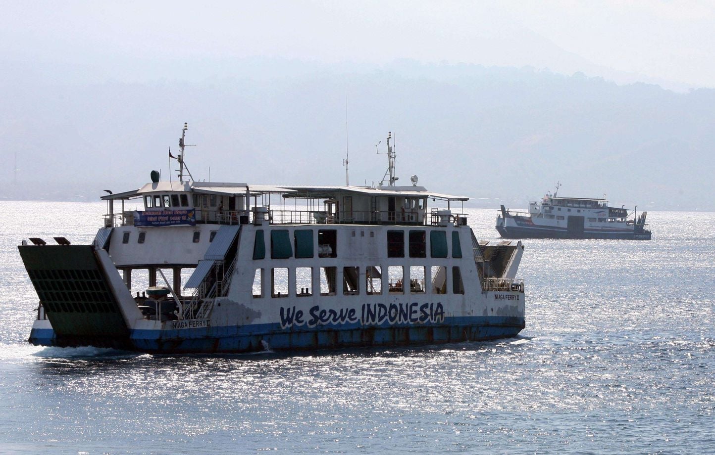 Indonésie : Un ferry en feu fait 5 morts et 41 disparus