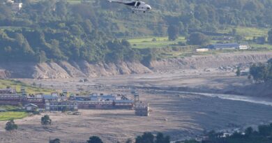 Inondations au Népal : Menace d'une retenue d'eau diminue, secours reprennent au Tibet