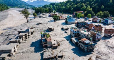 Inondations meurtrières au Népal : 584 morts et près de 2.500 disparus.