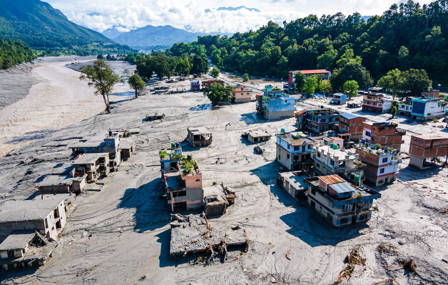 Inondations meurtrières au Népal : 584 morts et près de 2.500 disparus.