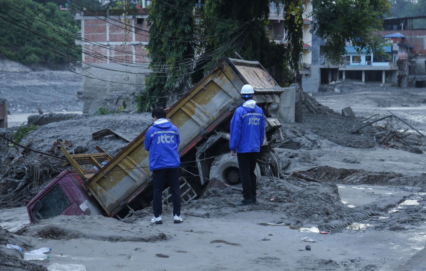 Inondations meurtrières au Népal : opérations de secours entravées par la montée des eaux